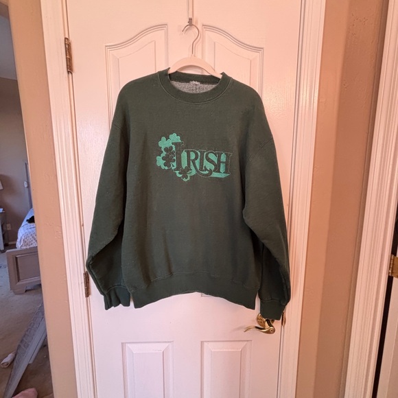 “Irish” Vintage 90s Dark Green Sweatshirt Crewneck Oversized Cotton/Poly Blend - Picture 3 of 5